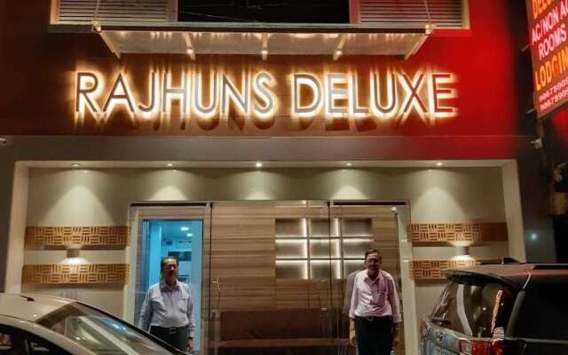 Rajhuns Deluxe Lodging