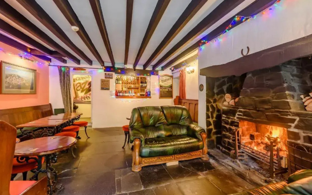 Pen-Y-Bont Hotel