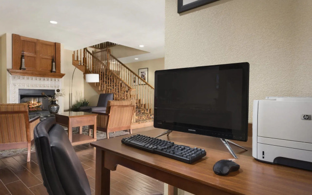 Country Inn & Suites by Radisson, Topeka West, KS