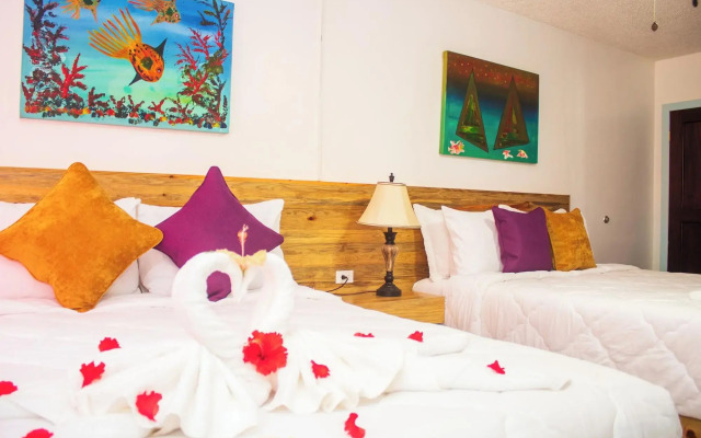 Hotel and Dive Center Roatan Yacht Club