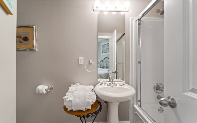 Crb0607 4 Bedroom Condo