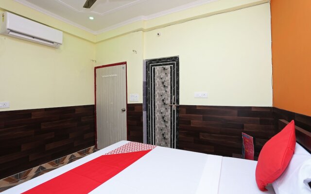 OYO 28801 Radhika Guest House