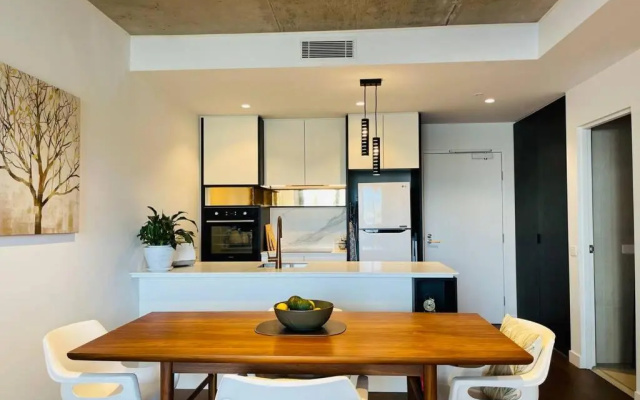 Luxury 1BR + Study near MCG, Tennis Centre & City