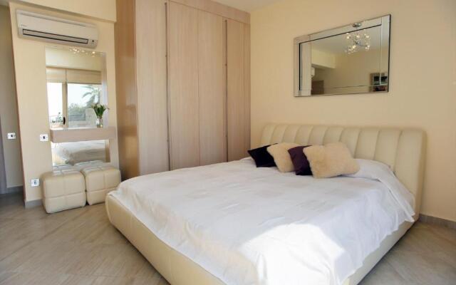 Seafront 5 Bedroom Villa Paradise in Sea Caves