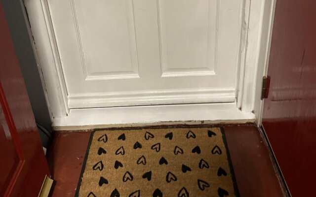 Walk to Lcy Airport/ Excel /dlr 1Br Flat