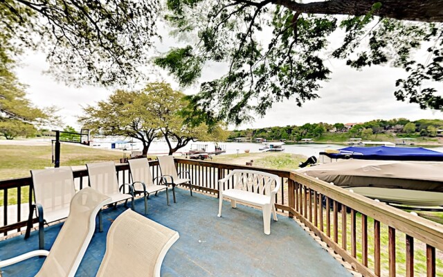 Huge Lake Travis - 4 Bedroom Home
