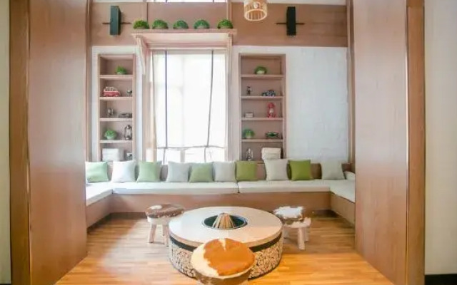 Changchun Lanhai Tangquan Business Hotel