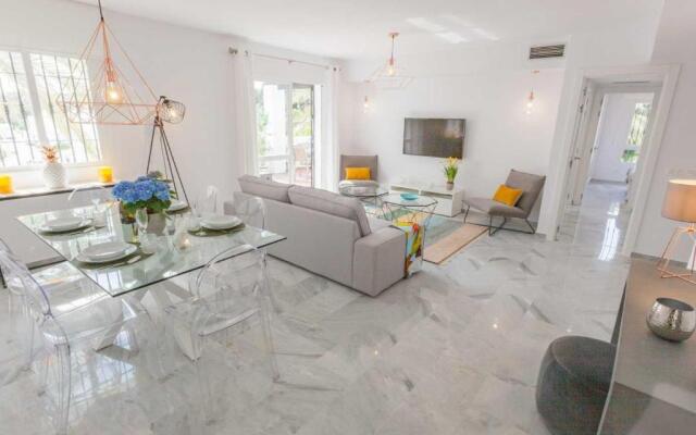 Exquisite Penthouse Suite with Rooftop Terrace