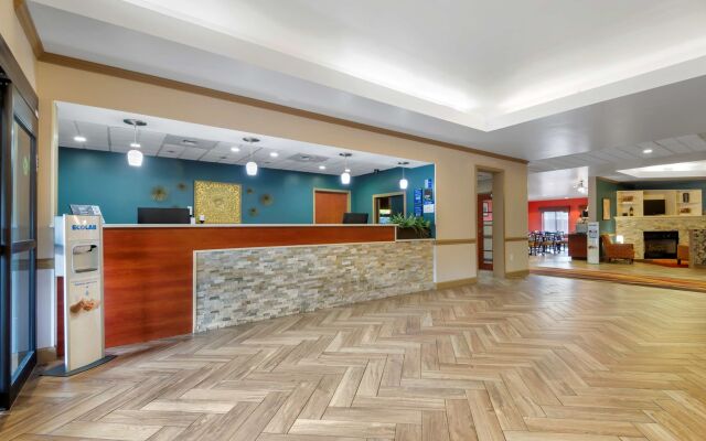 Best Western Plus Suites-Greenville