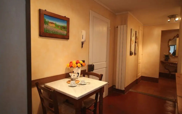 Close to The Duomo Tidy 1BD Apt
