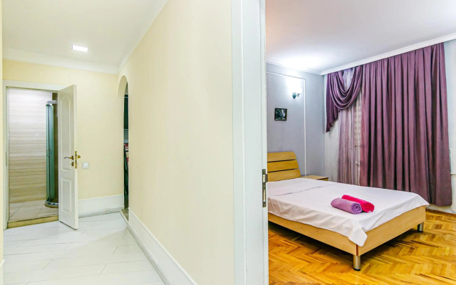 Targovu 4 Room Lux Apartment