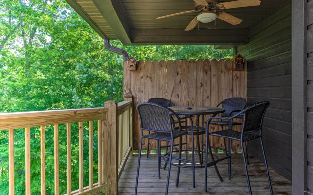 Sevierville Overlook Cabin: 9 Miles to Gatlinburg!