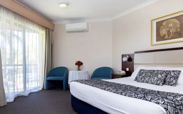 Charbonnier Motor Inn