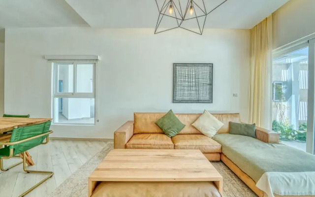 Unique Modern Condo with Beach Access