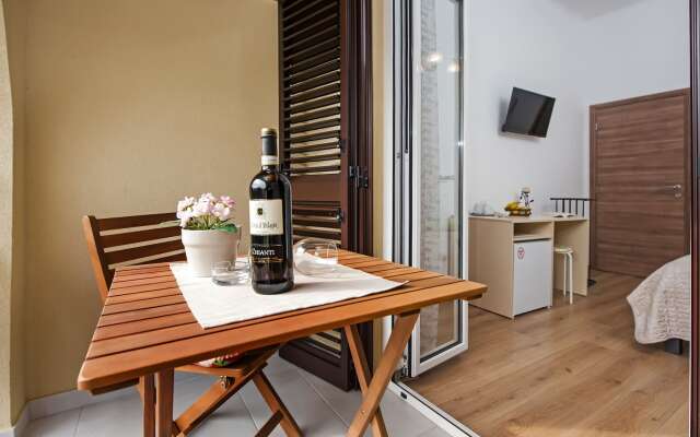 Apartments & Rooms Chiara