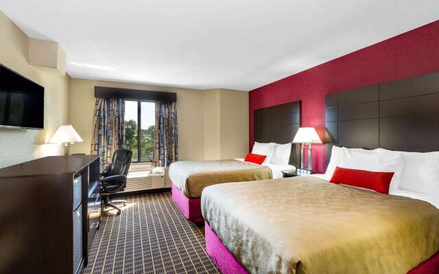 Baymont Inn & Suites by Wyndham Mukwonago