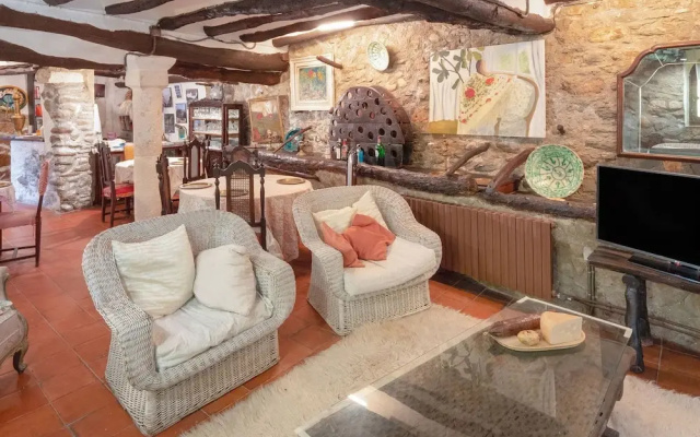 Rustic Holiday Home in Tolva near Mont Rebei Lake