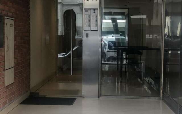 Suites & Studios 7