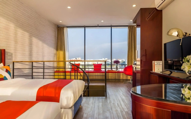 Ratchada Point Hotel