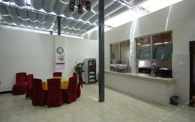 Longjin Business Hotel