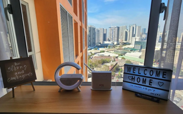 Cozy 1BR Condo in Mandaluyong City With City Skyline View