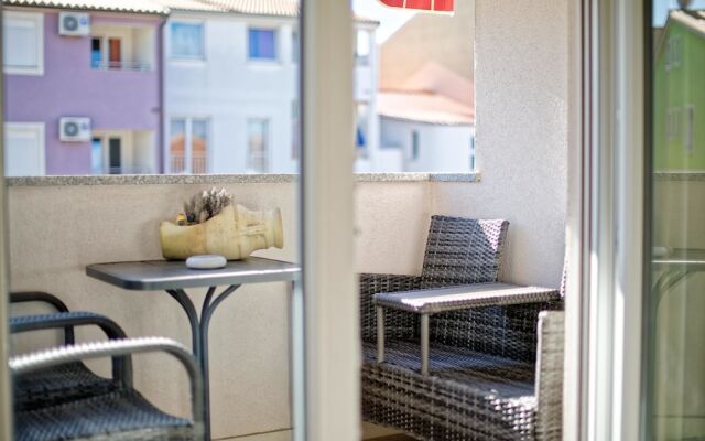 Apartment Hennion / Two Bedrooms A1 Leona