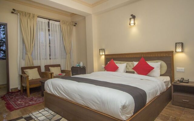 Townhouse OAK Hotel Regal Residency