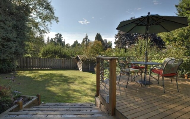 Geneva Garden Bungalow - Two Bedroom Home