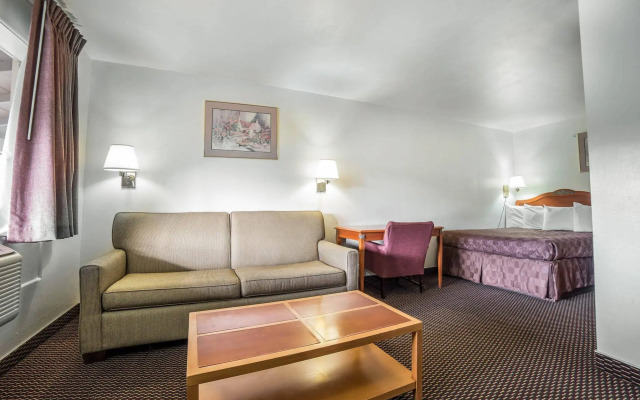 Rodeway Inn & Suites