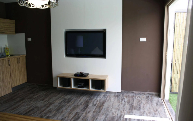 Rich Luxury Suites