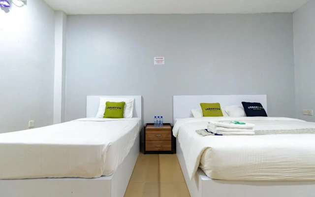 Urbanview Hotel Crystal Nagoya Batam by RedDoorz