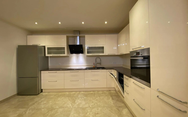 Teryan street 3 bedrooms Luxury and Unique apartment TT777