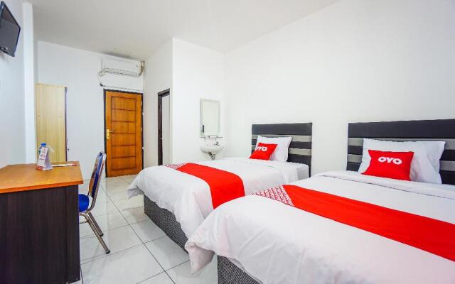OYO 1693 Edward Residence Malalayang