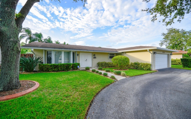 Luxurious 3BR Pool House. Lovely Place