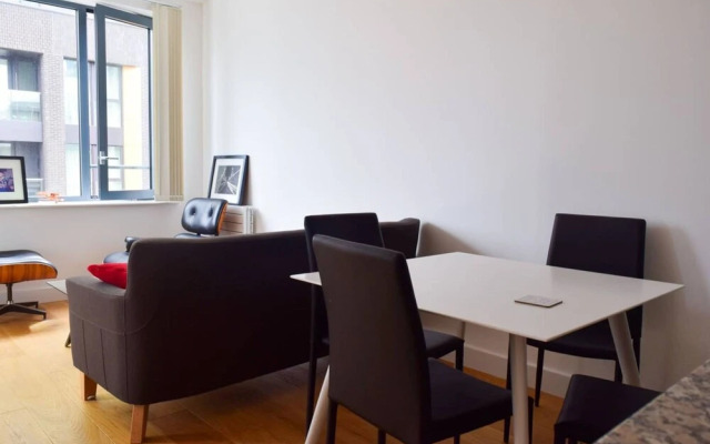 Modern Vauxhall Flat With Balcony