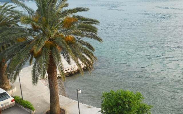Apartment and Rooms Antun