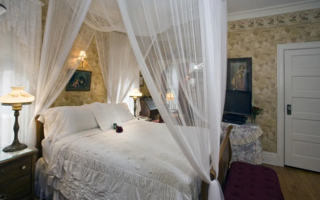 Port City Victorian Inn