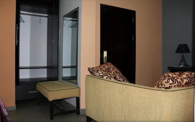 Crownedge Hotel