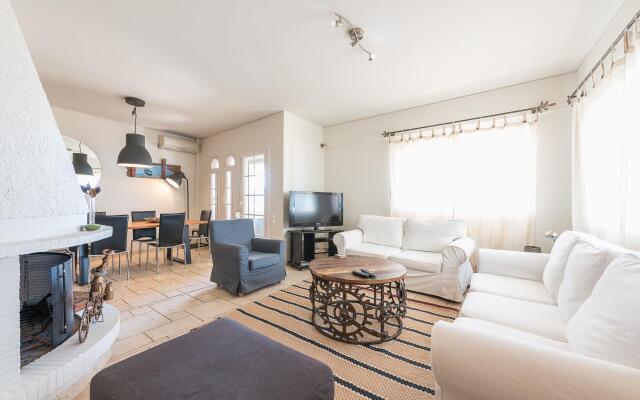 Luxury Home With Jacuzzi and Spectacular Sea Views for 8 Guests