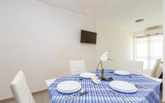 Awesome Home in Pinezici With Wifi and 2 Bedrooms