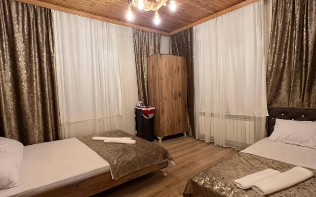 Cozy House With Swimming Pool Near City Center