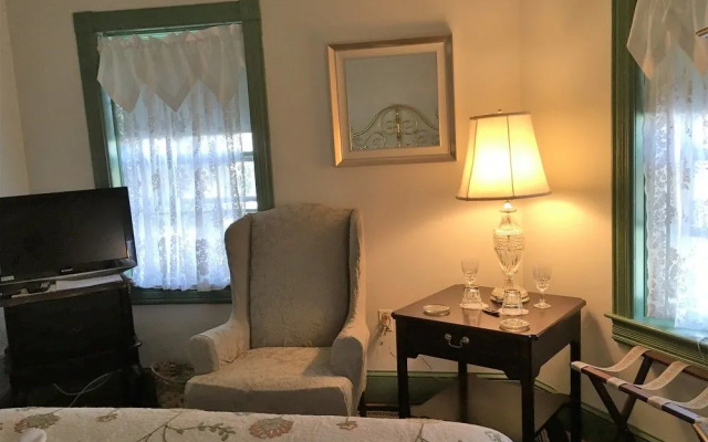 Parsonage Inn
