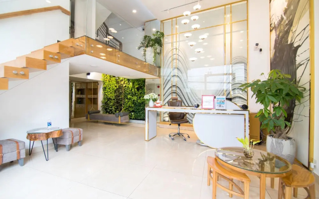 RedDoorz Plus near Saigon Train Station