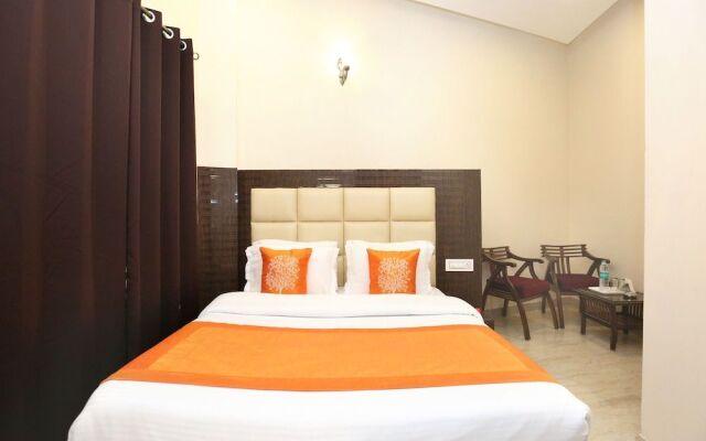 OYO 10330 Hotel Golden Brooks