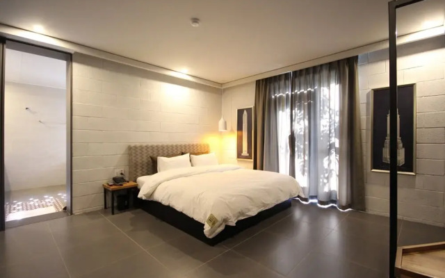 Busan Yeonsan Togok Brown Dot