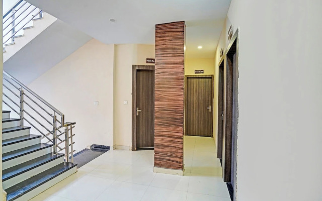 Fabhotel Paras Palace