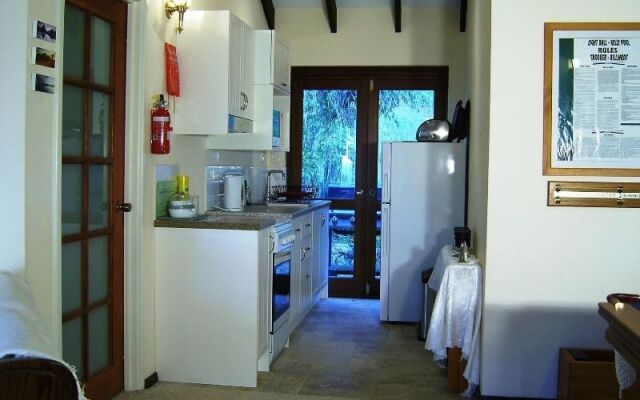 Eleebana Guest House