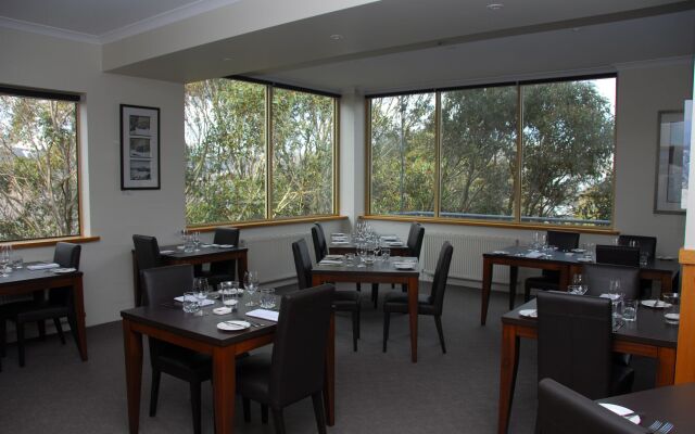 Summit Ridge Alpine Lodge