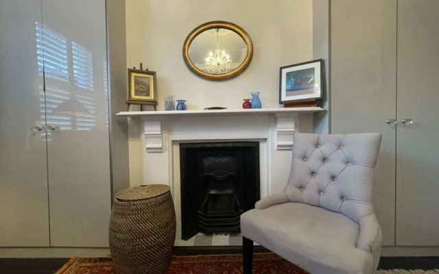 Luxurious 1 Bedroom Flat With Private Garden
