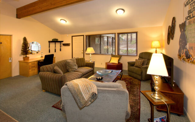 Holiday Haus Motel